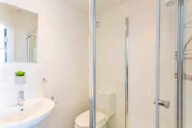 8 bed flat, St Hilds Lane, Claypath, Durham, DH11QL - Image 10