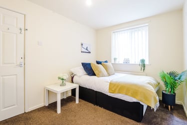 2 bed house, Lloyd Mansions, Charlestown, Salford, M66HA - Image 1