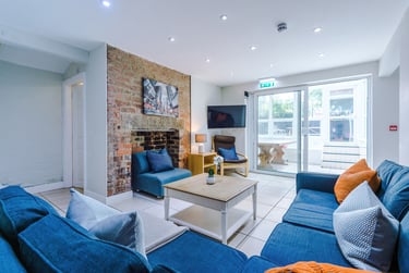 6 bed house, Kensington Terrace, Hyde Park, Leeds, LS61BE - Image 1