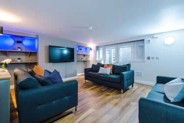 6 bed house, Buckingham Mount, Hyde Park, Leeds, LS61DN - Image 1
