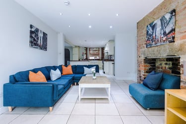 6 bed house, Kensington Terrace, Hyde Park, Leeds, LS61BE - Image 2