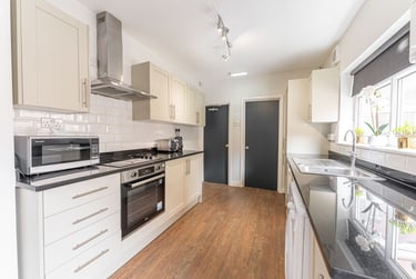 5 bed house, 46 Bute Avenue, Radford, Nottingham, NG71QA - Image 2