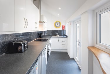 4 bed house, 4 Old Park Road, St Sidwells, Exeter, EX44EZ - Image 2