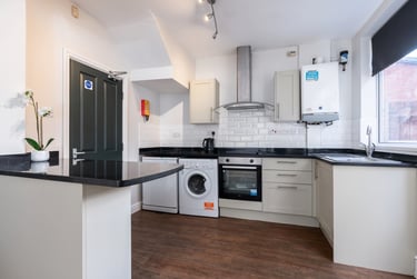6 bed house, 10 Johnson Road, Lenton, Nottingham, NG72BX - Image 2