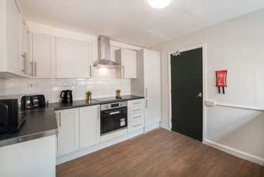 6 bed house, 15 Derby Grove, Radford, Nottingham, NG71PE - Image 2