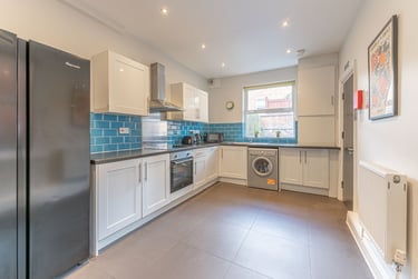 6 bed house, 133 Rolleston Drive, Lenton, Nottingham, NG71JZ - Image 2