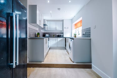 6 bed house, 50 Derby Grove, Radford, Nottingham, NG71PF - Image 2