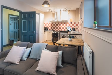 3 bed house, Flat R Bishop Blackall School, St James, Exeter, EX46BP - Image 2
