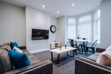 7 bed house, 13 Norwood Terrace, Hyde Park, Leeds, LS61EA - Image 1