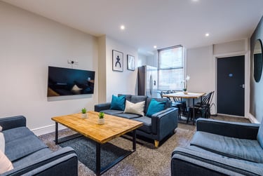 7 bed house, 9 Manor Drive, Hyde Park, Leeds, LS61DE - Image 1