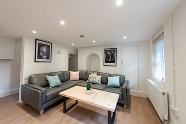 5 bed house, 21 Well Street, St Sidwells, Exeter, EX46QR - Image 1