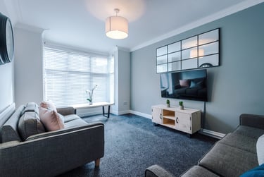 6 bed house, 64 Richmond Mount, Hyde Park, Leeds, LS61DF - Image 1
