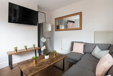 6 bed house, 10 Johnson Road, Lenton, Nottingham, NG72BX - Image 1