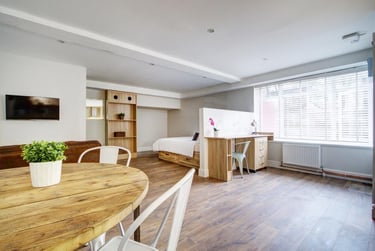 1 bed studio, Peel Street, Arboretum, Nottingham, NG14GR - Image 2