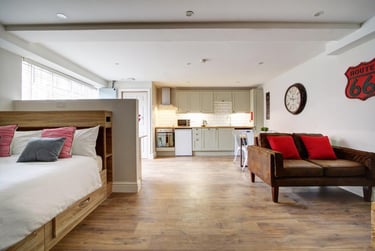 1 bed studio, Peel Street, Arboretum, Nottingham, NG14GR - Image 1