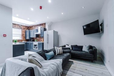 7 bed house, Portman Road, Toxteth, Liverpool, L152HH - Image 1
