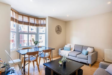 5 bed house, Mowbray Avenue, St Sidwells, Exeter, EX44HB - Image 1