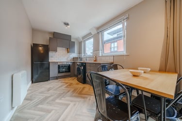 2 bed house, Flat 9, Mayfair Court, Fallowfield, Manchester, M146NS - Image 4