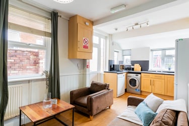 5 bed house, Danes Road, St Sidwells, Exeter, EX44LS - Image 2