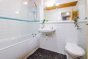 3 bed house, Flat 76, Mayfair Court, Fallowfield, Manchester, M146NS - Image 2