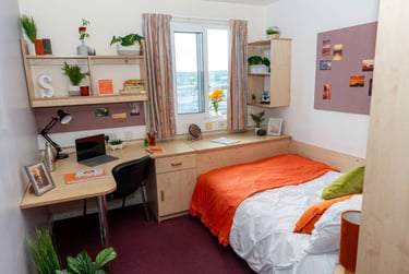 Double En-Suite at Wardley House, Little Horton Lane, City Centre, Bradford, BD50AG - Image 1