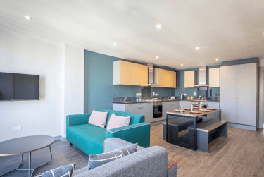 Silver En Suite - Image 1