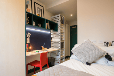 Bronze En Suite - Image 1
