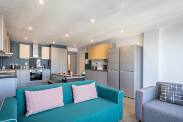 Silver En Suite - Image 3