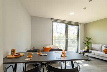 Gold En Suite at Dunaskin Mill, 5 Dunaskin Court, West End, Glasgow, G116QJ - Image 11