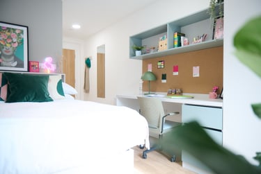 Silver En Suite - Image 2