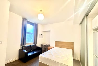 1 bed studio, Flat 8, Plymouth, PL48NH - Image 4