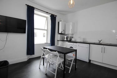 3 bed house, Maisonette, Plymouth, PL46ER - Image 2
