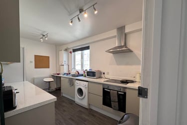3 bed flat, 17 Headland Park Flat 2 (students), Plymouth, PL48HS - Image 2