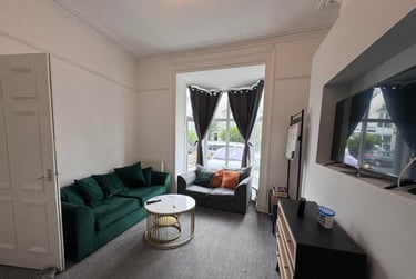 6 bed house, 15 Headland Park (students), Plymouth, PL48HS - Image 2