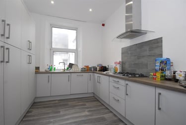 6 bed house, 15 Headland Park (students), Plymouth, PL48HS - Image 13
