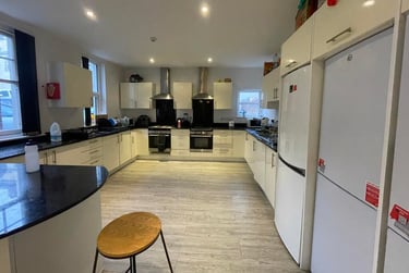 13 bed house, 8 Queen Anne Terrace (students), Plymouth, PL48EG - Image 2