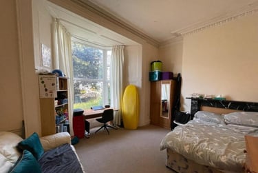 2 bed flat, 24 Woodland Terrace Flat 1 (students), Plymouth, PL48NL - Image 1