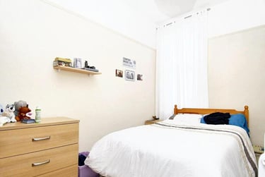 2 bed flat, Flat 2 9 Napier Terrace (students), Plymouth, PL46ER - Image 1