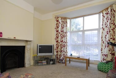 3 bed flat, Flat 1 10 Napier Terrace (students), Plymouth, PL46ER - Image 1