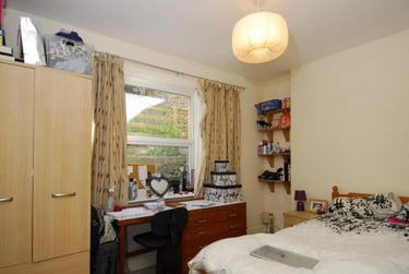 3 bed flat, Flat 1 10 Napier Terrace (students), Plymouth, PL46ER - Image 2