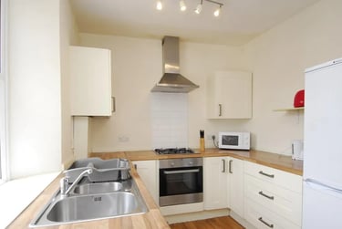 4 bed flat, 49a North Street (students), Plymouth, PL48DH - Image 2