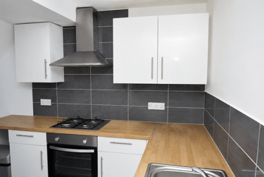 2 bed house, Basement, Plymouth, PL46ER - Image 4
