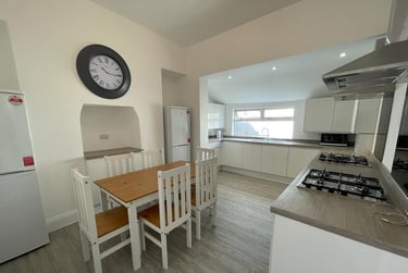 7 bed house, 25 Egerton Road (students), Plymouth, PL49BR - Image 1