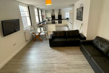 13 bed house, 8 Queen Anne Terrace (students), Plymouth, PL48EG - Image 1