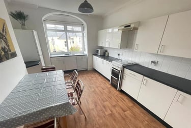 6 bed house, 21 Hillside Avenue (students), Plymouth, PL46PR - Image 1
