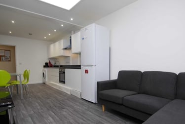 4 bed house, 61A Ebrington Street (students), Plymouth, PL49AA - Image 1