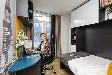 Ensuite Bedroom-Tower Bridge at Tower Bridge, 52 Minories, Tower Hill, London, EC3N1JJ - Image 6