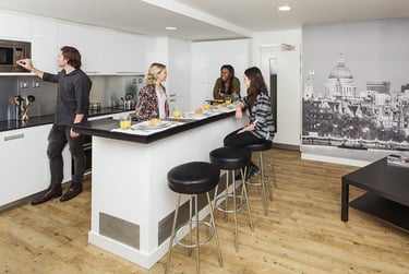 Ensuite Bedroom-Tower Bridge at Tower Bridge, 52 Minories, Tower Hill, London, EC3N1JJ - Image 6