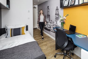 Ensuite Bedroom-Tower Bridge at Tower Bridge, 52 Minories, Tower Hill, London, EC3N1JJ - Image 1
