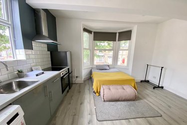 1 bed studio, Ecclesall, Sharrowvale, Sheffield, S118PG - Image 2